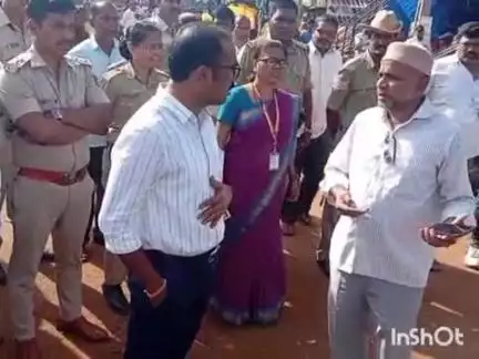 ಚಿಟಗುಪ್ಪ: ಮನ್ನಾಎಖೆಳ್ಳಿಯಲ್ಲಿ ತಹಸೀಲ್ದಾರ್ ನೇತೃತ್ವ, ಪೊಲೀಸ್ ಬಂದೋಬಸ್ತ್ ಮಧ್ಯ ಅನಧಿಕೃತ ಶಡ್ ಗಳ ತೆರವು