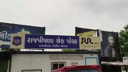 નાંદોદ: રાજપીપળા ના કાલાઘોડા રંગ અવધૂત પાસેથી જ બેરિકેટ મૂકીને ભારે વહાન બંધ કરી દેવામાં આવ્યા.