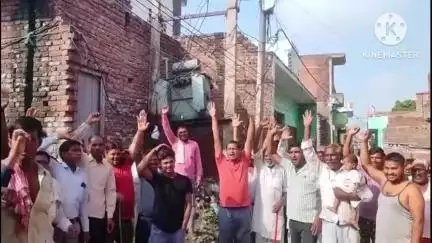 गुन्नौर: गांव बाघऊ में ट्रांसफार्मर खराब होने से बिजली आपूर्ति ठप, ग्रामीणों ने प्रदर्शन कर की नारेबाजी #jansamasya