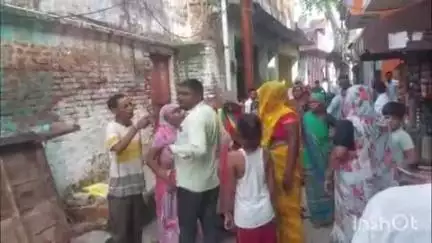 टूंडला: कच्चा टूंडला में एक युवक ने फांसी लगाकर की आत्महत्या, परिजनों ने सूदखोर पर पिटाई का आरोप लगाया