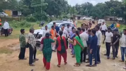 କାମାକ୍ଷାନଗର: ବାଟଗାଁ ଠାରେ ଶନିବାର ୧୨ରେ ଅୟୁସ୍ମ।ନ ଆରୋଗ୍ୟ ମନ୍ଦିରକୁ ଉଦଘାଟନ କଲେ ବିଧାୟକ ବିଭୁତି ପ୍ରଧାନ