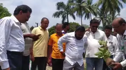 ବାଲେଶ୍ବର ମ୍ୟୁନିସିପାଲଟି: ଉତ୍କଳ ବାଳାଶ୍ରମ ଠାରେ ବନ ମହୋତ୍ସବ କାର୍ଯ୍ୟକ୍ରମରେ ଯୋଗ ଦେଲେ ସଦର ବିଧାୟକ।