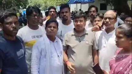 খেজুরি ২: ভাঙনমারিতে তাজিয়া কমিটির অনুষ্ঠানে দুই ব্যক্তিকে পিটিয়ে মারার অভিযোগে আজ খেজুরী থানায় বিক্ষোভে বিধায়ক শান্তনু প্রামানিক