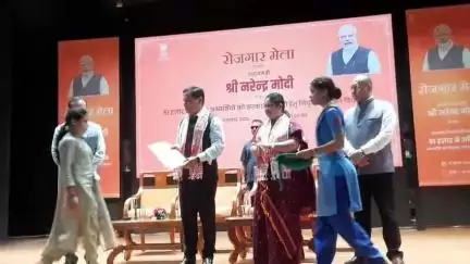 কেন্দ্ৰীয় বন্দৰ, জাহাজ ও জলপথ মন্ত্রী শ্রী সর্বানন্দ সোনোৱালৰ সৈতে গুৱাহাটী ৰোজগাৰ মেলাত নৱ নিযুক্তি প্রাপ্ত প্রার্থীসকল