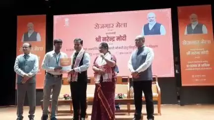 কেন্দ্ৰীয় বন্দৰ, জাহাজ ও জলপথ মন্ত্রী শ্রী সর্বানন্দ সোনোৱালৰ সৈতে গুৱাহাটী ৰোজগাৰ মেলাত নৱ নিযুক্তি প্রাপ্ত প্রার্থীসকল