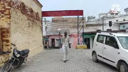 गुन्नौर: गांव मेहुआ हसनगंज में अज्ञात चोरों ने दीवार कूदकर घर में दाखिल होकर नगदी, जेवर सहित लाखों का सामान चोरी किया