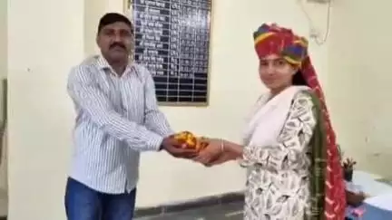 मारवाड़ जंक्शन: सिटी थाने में कार्यरत महिला कॉन्स्टेबल की सीआईडी सीबी प्रशिक्षण अवधि हुई पूरी, पुलिस जवानों ने दी विदाई