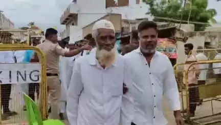 ಚಳ್ಳಕೆರೆ: ನಗರದ ಜಾಮೀಯ ಮಸೀದಿಯಲ್ಲಿ ರಂಗೇರಿದ ನಿರ್ದೇಶಕರು ಸ್ಥಾನಗಳಿಗೆ ಮತದಾನ