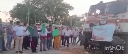 ৰঙিয়া ভাগ: ৰঙিয়াৰ পৰা প্ৰথমবাৰৰ বাবে বিদ্যুৎচালিত ৰে’লৰ চলাচল ,ৰে'ল সংমণ্ডলৰ বিষয়া নীৰজ গুপ্তাই কৰে উদ্বোধন