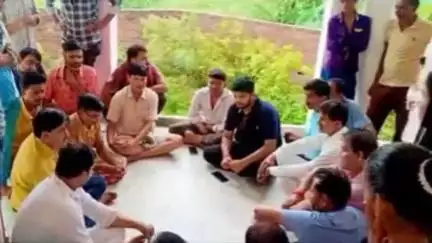 कालपी: कालपी के मोहल्ला अदलसराय में खाटू श्याम मंदिर कमेटी और पुजारी के बीच लंबे समय से चल रहा विवाद हुआ समाप्त