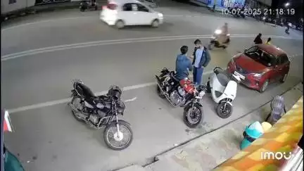 ಮೈಸೂರು: ರಾಮಾನುಜ ರಸ್ತೆಯಲ್ಲಿ ಲಾಂಗು ಮಚ್ಚಿನಿಂದ ಹಲ್ಲೆಗೊಳಗಾಗಿ ಆಸ್ಪತ್ರೆಗೆ ಸೇರಿದ ನಾಲ್ವರು ನಾಪತ್ತೆ