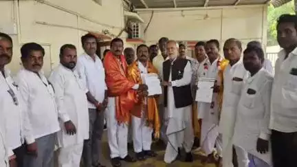 ಯಾದಗಿರಿ: ನಗರದ ಶಾಸಕರ ಕಚೇರಿಯಲ್ಲಿ ಯಾದಗಿರಿ ಮತಕ್ಷೇತ್ರದ ಗ್ರಾಮೀಣ ಭಾಗದ ಪರಿಶಿಷ್ಟ ಜಾತಿ ವಿಭಾಗದ ಅಧ್ಯಕ್ಷರನ್ನಾಗಿ ದೊಡ್ಡಪ್ಪ ಪೂಜಾರಿ ನೇಮಕ