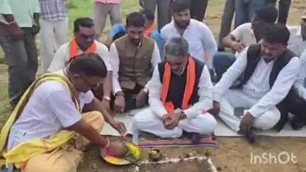 बेमेतरा: ग्राम बिरनपुर में नल जल योजना के अंतर्गत 90 लाख रुपए की लागत से बनने वाली पानी टंकी का MLA ने किया भूमिपूजन