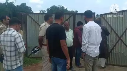 কৈলাশহর: কৈলাসহর জেলা হাসপাতাল সংলগ্ন বিটুমিনাস প্ল্যান্টে অনির্দিষ্টকালের জন্য তালাবন্দি করে দেয় প্রশাসন