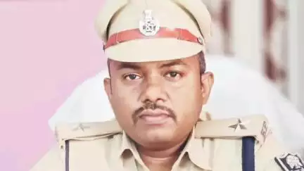 सहार: सहार में बालू माफियाओं ने पुलिस पर किया हमला, जब्त ट्रैक्टर लेकर फरार, एक गिरफ्तार, अन्य की तलाश जारी
