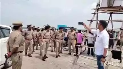 कासगंज: कावड़ यात्रा को लेकर डीआईजी ने लहरा गंगा घाट का किया निरीक्षण, सुरक्षा व्यवस्था का लिया जायजा