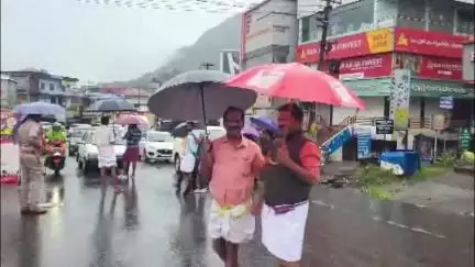 ദേവികുളം: ദേശീയപാത നിർമ്മാണത്തിലെ പ്രതിസന്ധി, അടിമാലി വെള്ളത്തൂവൽ പള്ളിവാസൽ പഞ്ചായത്തുകളിൽ ആഹ്വാനം ചെയ്ത ഹർത്താൽ പുരോഗമിക്കുന്നു
