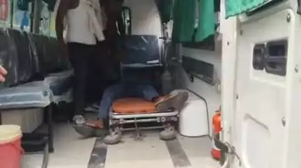 चकिया: बड़गांव के समीप रोजगार के लिए बाहर जा रहे युवक को टेम्पो पलटने से लगी चोट, 01 को ट्रामा सेंटर किया गया रेफर