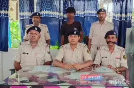 गोपालगंज: जादोपुर थाने की पुलिस ने चोरी की बाइक के साथ एक युवक को किया गिरफ्तार, थाना अध्यक्ष ने दी जानकारी