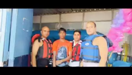 ऋषिकेश: त्रिवेणी घाट पर जल पुलिस ने बचाया, नोएडा का भोला स्नान के दौरान बह गया था