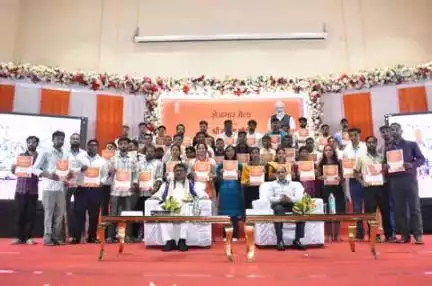 Sambalpur, Odisha: At the Rozgar Mela, Hon'ble Union Minister of Tribal Affairs Shri Jual Oram distributed appointment letters.