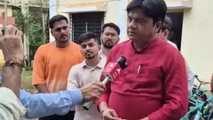 तिरोडा: तिरोडा-गोरेगाव विधानसभा क्षेत्राचे आमदार विजय रहांगडाले यांच्या हस्ते गारगाव व डाहे शाळेतील विद्यार्थ्यांना सायकलची भेट