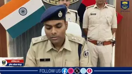 आरा नवादा थानान्तर्गत बस पड़ाव के पास कुछ लड़को के द्वारा हवाई फायरिंग की गई, जिसमें संलिप्‍त 3 अभियुक्त गिरफ्तार.....