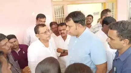 సిరిసిల్ల: జిల్లెల్ల ఇందిరమ్మ ఇండ్ల లబ్ధిదారుల లిస్టులో తమ పేర్లను తొలగించారని శాపనార్థాలు పెడుతూ రోదించిన మహిళలు