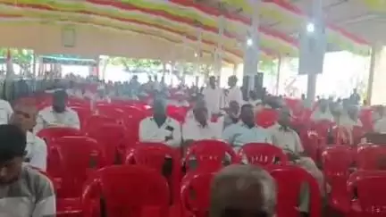 ಗದಗ: ನಗರದಲ್ಲಿ ರಾಜ್ಯ ಯುವ ಕಾಂಗ್ರೆಸ್ ಅಧ್ಯಕ್ಷ ಮಂಜುನಾಥ ಗೌಡ ಖಾಲಿ ಖುರ್ಚಿಗಳಿಗೆ ಭಾಷಣ