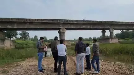 દેવગઢબારીયા: દુધિયા થી લવારીયા ને જોડતો ઉજ્જળ નદી નો બ્રીજ જર્જરીત હાલતમાં #Jansamasya