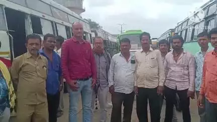 अमरवाड़ा: अमरवाड़ा में बेवजह चालानी कार्रवाई के खिलाफ रविवार से बस ऑपरेटरों की अनिश्चितकालीन हड़ताल शुरू