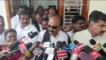 திருச்சி கிழக்கு: தமிழ்நாட்டிற்கு இந்துத்துவா சக்திகளால் ஆபத்து - உழவர் சந்தை அருகே வைகோ பேட்டி