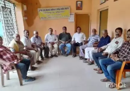ବୀରମହାରାଜପୁର: ବୀରମହାରାଜପୁର  ସ୍ଥିତ ବରିଷ୍ଠ ନାଗରିକ ସଙ୍ଗଠନ କାର୍ଯ୍ୟାଳୟ ପରିସରରେ ସଙ୍ଗଠନର ବୈଠକ ଅନୁଷ୍ଠିତ