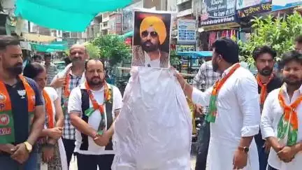 ਘਾਹ ਮੰਡੀ ਚੌਂਕ ਵਿਖੇ ਪ੍ਰਧਾਨ ਮੰਤਰੀ ਦੇ ਖ਼ਿਲਾਫ਼ ਵਰਤੀ ਭੱਦੀ ਸ਼ਬਦਾਵਲੀ ਤੇ ਭੜਕੇ ਭਾਜਪਾਈ, ਮੁੱਖ ਮੰਤਰੀ ਭਗਵੰਤ ਮਾਨ ਦਾ ਫੂਕਿਆ ਪੁਤਲਾ