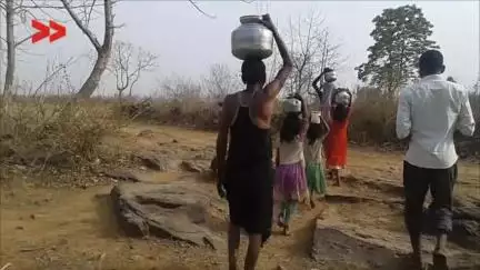 गांव का जलस्तर बढ़ाने के लिए अपनी 2 हैक्टर जमीन पर बनवा दिया तालाब