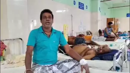 রানাঘাট ১: পারিবারিক জমি বিবাদের জেরে দাদাদের হাতে আক্রান্ত ভাই ও তার  স্ত্রী। ঘটনায় আক্রান্ত দম্পতি চিকিৎসাধীন রানাঘাট হাসপাতালে