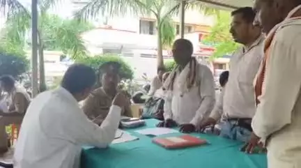 चकिया: थाना समाधान दिवस पर प्राप्त शिकायतों का समय पर हो निस्तारण - उपजिलाधिकारी चकिया