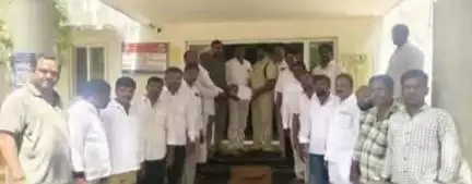 దేవరకద్ర: దేవరకద్ర మండల  కాంగ్రెస్ నాయకులు బెదిరింపు రాజకీయాలకు పాల్పడటం సిగ్గుచేటు: బిఆర్ఎస్ నాయకులు పోలీస్ స్టేషన్లో ఫిర్యాదు