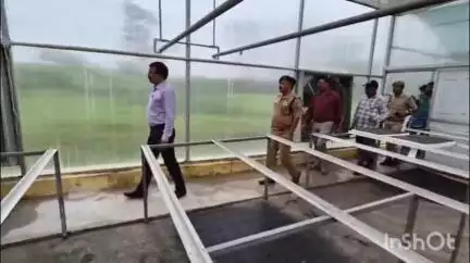 उरई: जिले को हाईटेक नर्सरी की मिली सौगात, जिलाधिकारी व पुलिस अधीक्षक ने किया निरीक्षण, सितंबर से शुरू होगा उत्पाद