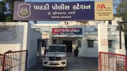 દસાડા: પાટડી શહેર માંથી પોલીસે વિદેશી દારૂ ઝડપ્યો : લાખોનો વિદેશી દારૂ ઝડપી પ્રોહીબિશન હેઠળ ગુન્હો નોંધાયો