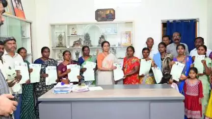 పాణ్యం: కల్లూరు మండలం ఏ గోకులపాడు గ్రామంలో SC కాలనీలో అర్హులైన  30 మంది ఎస్సీలకు ఇళ్ల పట్టాల పంపిణీ