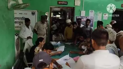 चेनारी: चेनारी थाना परिसर में जनता दरबार का आयोजन किया गया