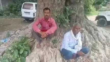 धौरहरा: अल्लीपुर गांव की युवती का संदिग्ध परिस्थितियों में पेड़ से लटका मिला शव, परिजनों ने हत्या की जताई आशंका