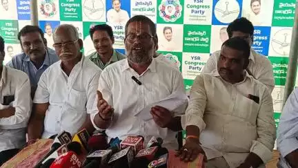 సామర్లకోట వైసిపి పార్టీ కార్యాలయం వద్ద పెద్దాపురం మండలం నాయకులు మీడియా సమావేశాన్ని నిర్వహించారు.