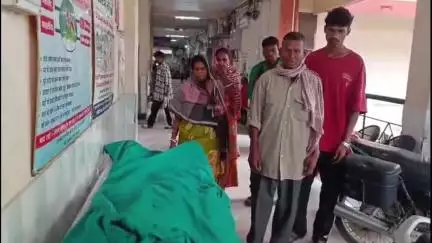 दुमका: जामा थाना के लकड़ा मोड़ के पास हाईवा से बाइक की टक्कर, दुमका में चालक की मौत