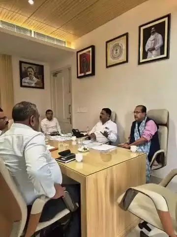 कांके: पलामू टाइगर रिजर्व और पलामू किला का बदलेगा दिन, जू सफारी की होगी शुरुआत: मंत्री ने की बैठक
