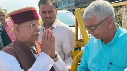 महाराजगंज: कतरारी चौराहे पर हिमाचल प्रदेश के राज्यपाल का पनियरा विधायक के नेतृत्व में भव्य स्वागत हुआ