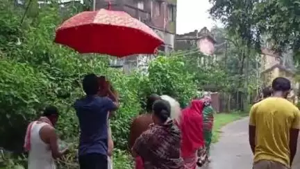 মানবাজার ১: ৯৮ বছর আগে মহামারীর** হাত থেকে বাঁচতে মধুপুর গ্রামে শুরু হয় **রক্ষাকালী পুজো** তারপর//........