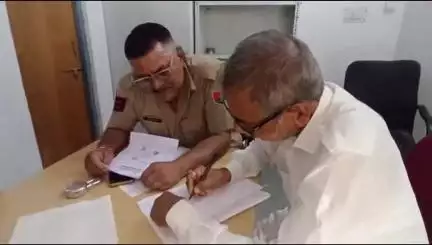 बांसवाड़ा: घाटोल थाना क्षेत्र के मोरड़ी मील के पास बाइक को अज्ञात वाहन ने मारी टक्कर, मौके पर हुई मौत