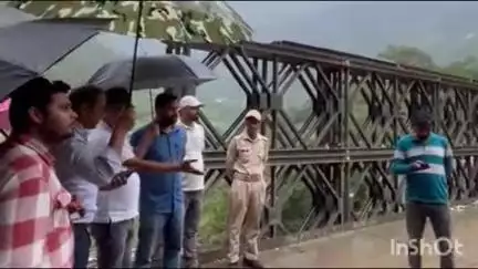 राजगढ़ी: डीएम प्रशांत आर्य ने यमुनोत्री हाईवे पर स्यानचट्टी व ओजरी भूस्खलन प्रभावित क्षेत्र का किया स्थलीय निरीक्षण